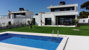Neue moderne Villa mit privatem Pool